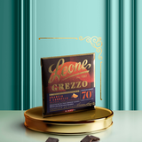 Tafel aus roher Schokolade mit Orange und Zimt